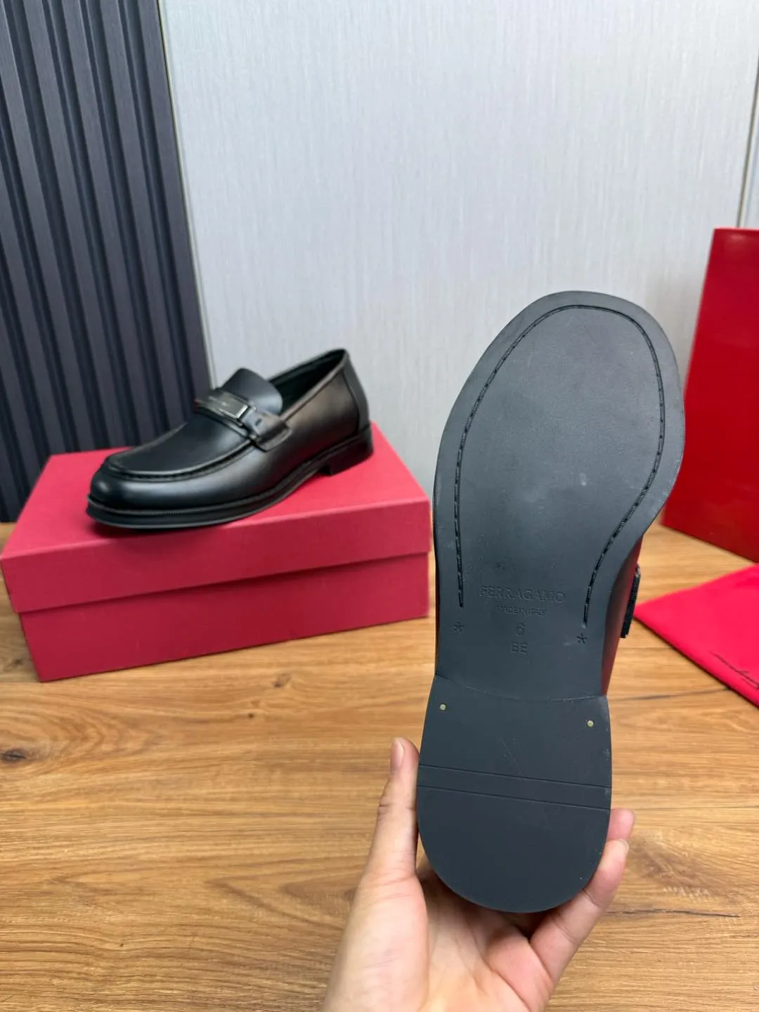 Men's shoes 💰880💰 Ferragamo. [Ferragamo] men's thick-soled loafers, the latest hot style, 1:1 original purchase quality, top quality, imported open-edge beaded cowhide leather on the upper, hand-made three-dimensional stitching highlights the round toe design, the inner foot pads are all imported cowhide, with original lightweight foam outsole, matching code 39-44, (38, 45 custom-made, non-refundable)